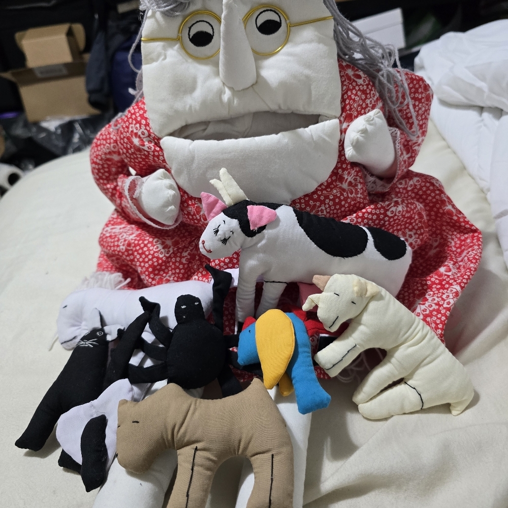 Handcrafted Grandma Doll with Animal Toys - Picture 4 of 6
